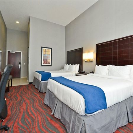 Holiday Inn Express & Suites Utica, An Ihg Hotel Værelse billede