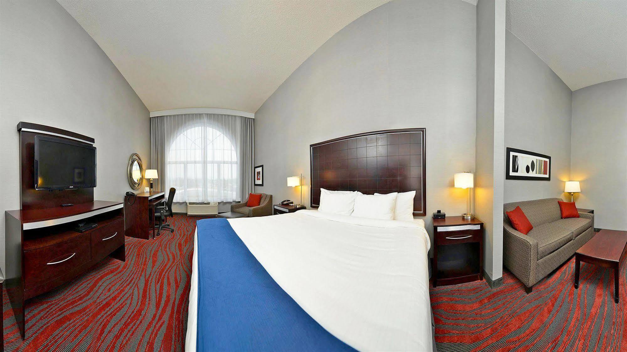 Holiday Inn Express & Suites Utica, An Ihg Hotel Eksteriør billede